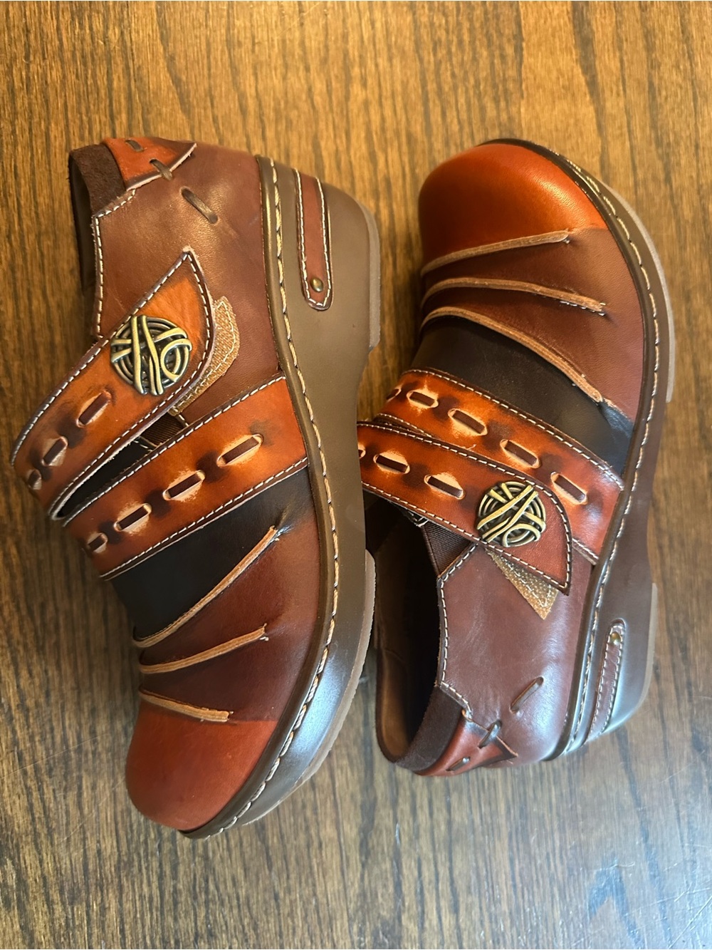 L'Artiste by Spring Step Clogs